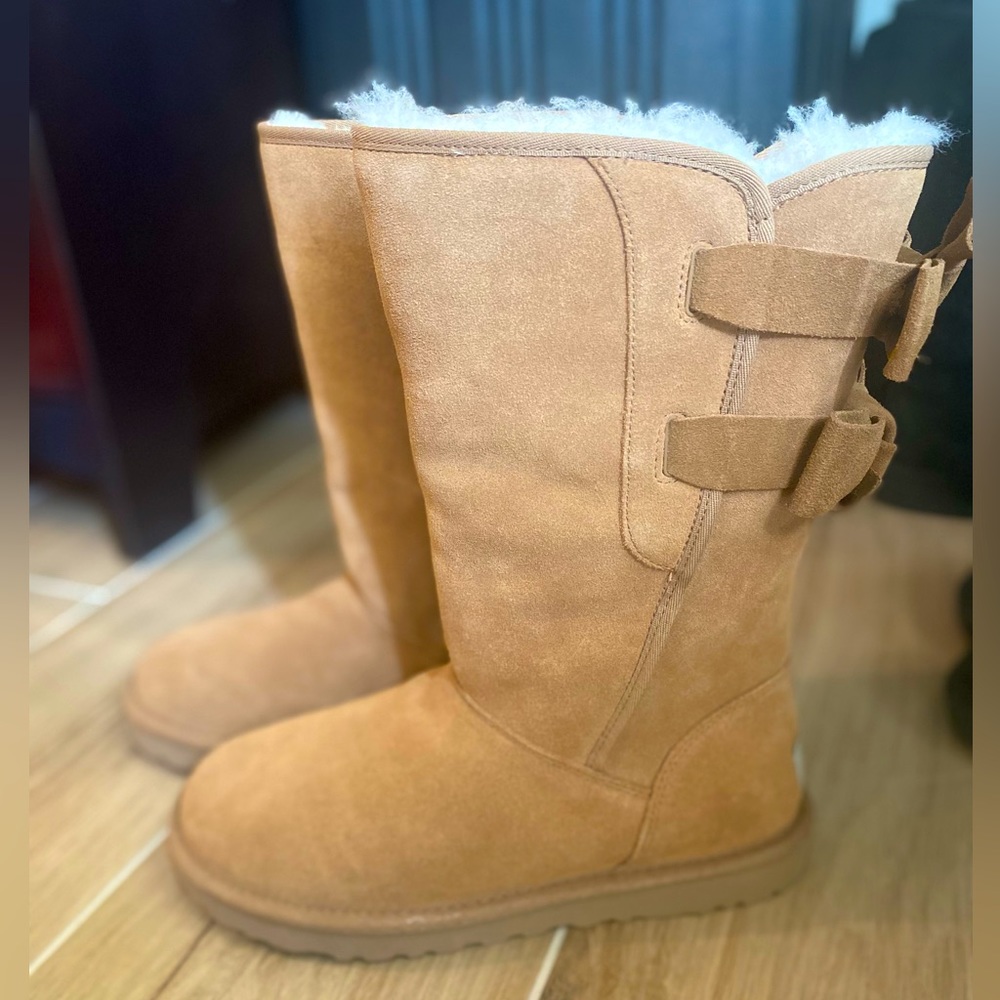 Ugg’s Tall Tan Size 8